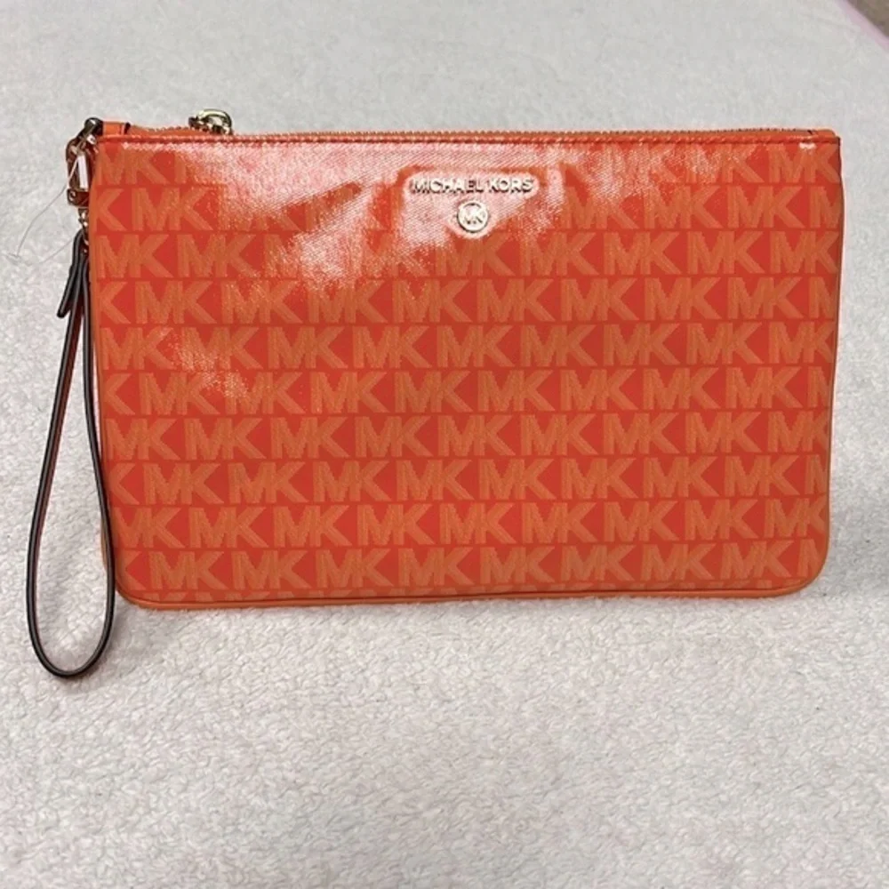 Michael Kors Logo Jet Set Charm Apricot Large Top Zip Wristlet
